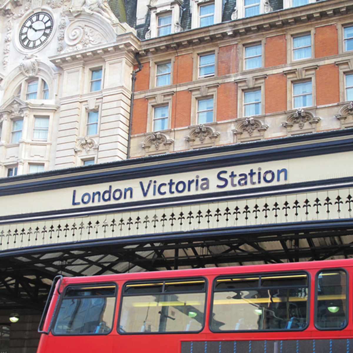 things-to-do-near-victoria-station-burger-lobster